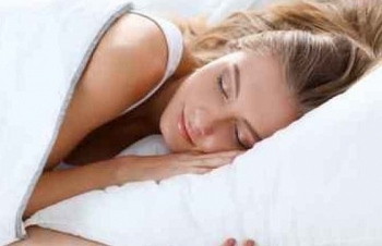 Để đèn sáng khi ngủ, phụ nữ dễ bị tăng cân