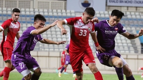 Đội tuyển Việt Nam - Jordan hòa 1 - 1: Thủ môn Văn Toản cản phá xuất thần, nhiều tuyển thủ Việt Nam phải chườm đá; HLV Vital Borkelmans cởi mở với báo