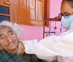 Ấn Độ: Cụ bà tự nhận là nhiều tuổi nhất thế giới được tiêm vaccine Covid-19