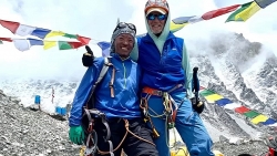 Kỷ lục mới: Người Mỹ lớn tuổi nhất từng chinh phục đỉnh Everest