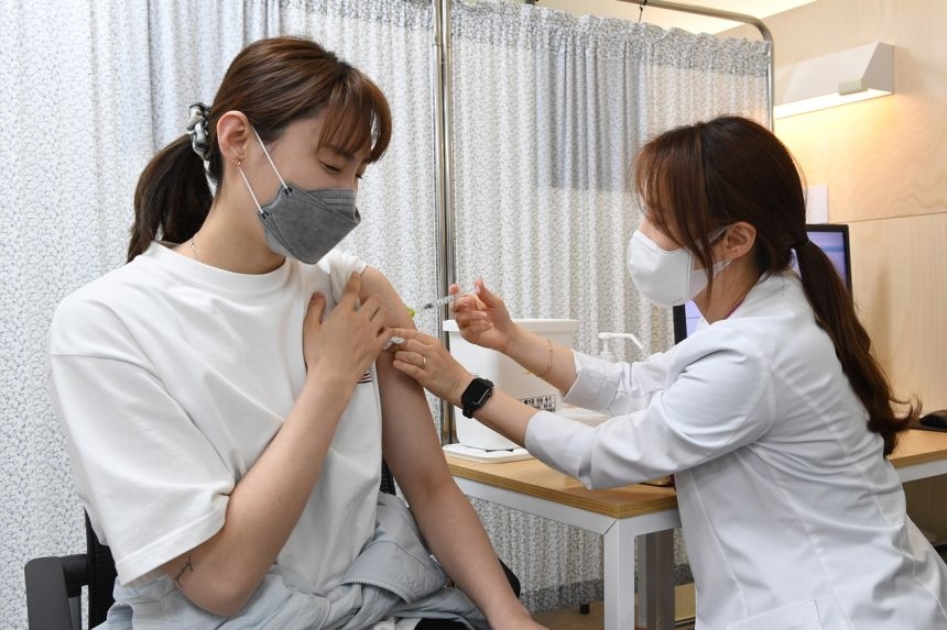 Hàn Quốc: Nhiều công ty giảm giá, chính sách ưu tiên để khuyến khích những người đã tiêm vaccine Covid-19