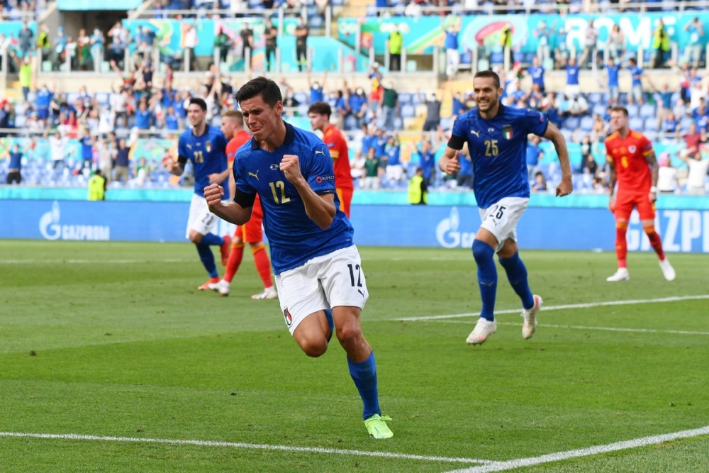 Đội tuyển Italy - Xứ Wales: Hai đội cùng vào vòng 1/8 EURO 2020, fan chỉ trích trọng tài vì thẻ đỏ với Ethan Ampadu