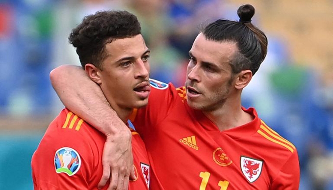 Đội tuyển Italy - Xứ Wales: Hai đội cùng vào vòng 1/8 EURO 2020, fan chỉ trích trọng tài vì thẻ đỏ với Ethan Ampadu