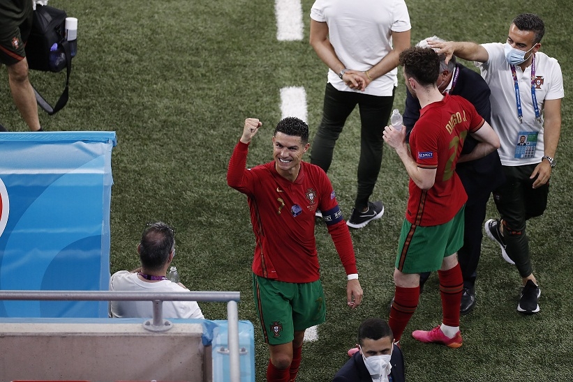 Cristiano Ronaldo đang tạm dẫn đầu Vua phá lưới EURO 2021 và những hình ảnh đáng nhớ cùng đội tuyển Bồ Đào Nha