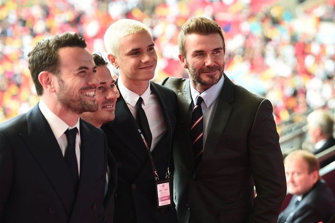 David Beckham đẹp trai "lấn át" khi đi xem Euro 2021