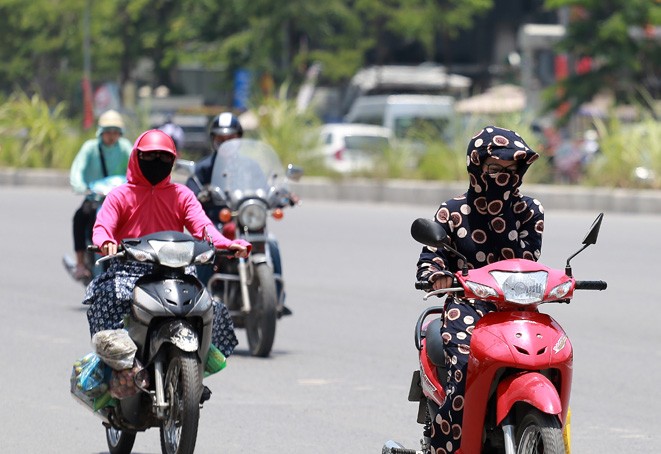 Dự báo thời tiết đêm nay và ngày mai (30/6-1/7): Tây Bắc Bộ mưa to cục bộ; Trung Bộ nắng nóng đặc biệt gay gắt; miền Bắc và Nam Bộ nắng nóng