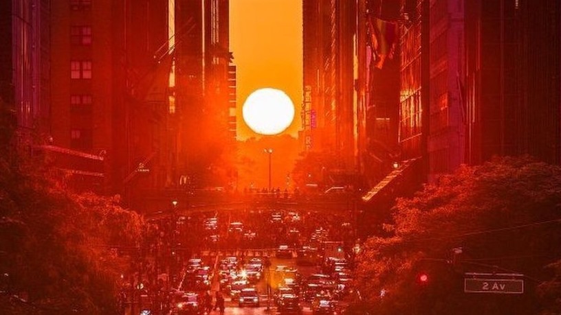 Mỹ: Ngắm cảnh hoàng hôn đặc biệt khi mặt trời nằm thẳng hàng với đường phố