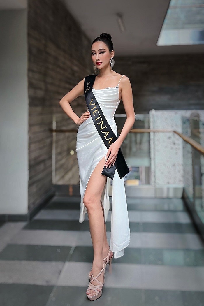 Thời trang của Đoàn Hồng Trang tại Miss Global 2022