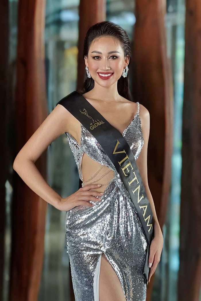 Thời trang của Đoàn Hồng Trang tại Miss Global 2022