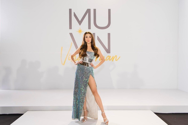 Hoa hậu Hoàn vũ Việt Nam 2022: Thời trang đa dạng của giám khảo siêu mẫu Võ Hoàng Yến
