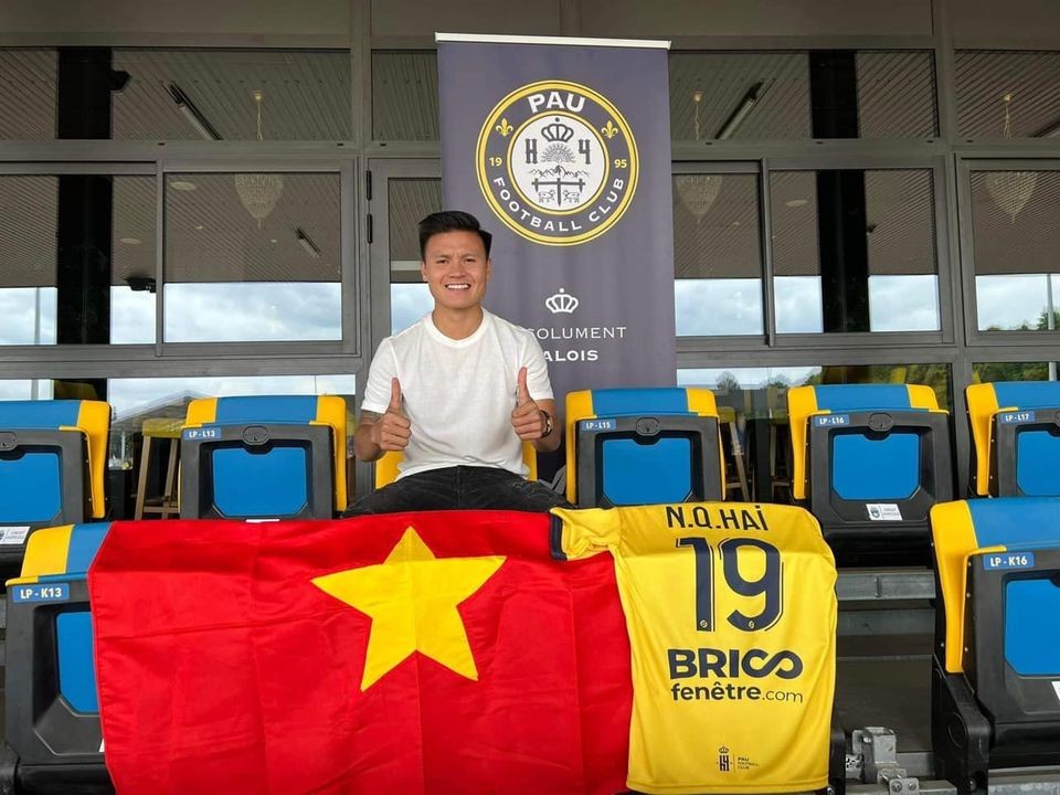 Quang Hải chính thức gia nhập Pau FC và mặc áo số 19 quen thuộc