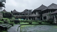 Bali: Biệt thự 'ma ám' bỏ hoang hút khách du lịch khám phá hàng ngày