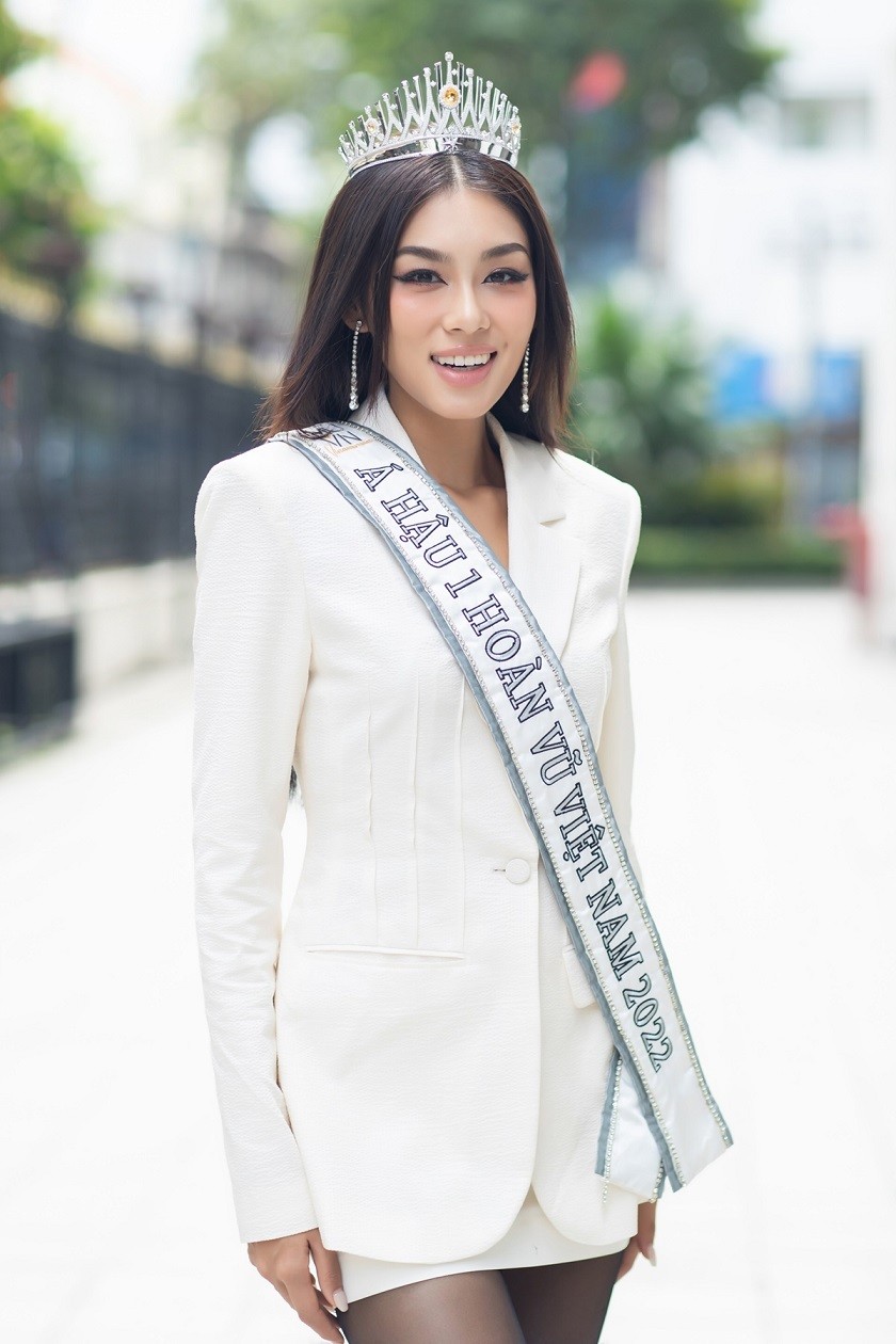 Hoa hậu Hoàn vũ Việt Nam 2022 và hai á hậu giao lưu người hâm mộ