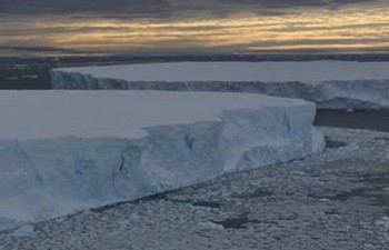 Khối băng nặng hơn 1.000 tỷ tấn bắt đầu tách khỏi Nam Cực
