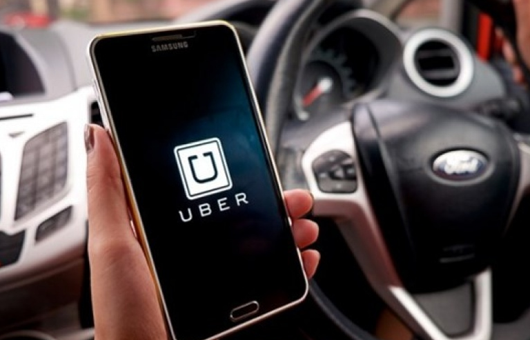 Nam Phi tìm giải pháp chấm dứt bạo lực giữa lái xe taxi và Uber