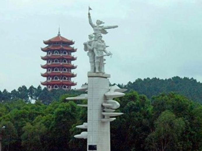 Lượng du khách thăm Ngã Ba Đồng Lộc tăng mạnh