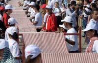 Campuchia lập kỷ lục Guinness khăn rằn dài nhất thế giới
