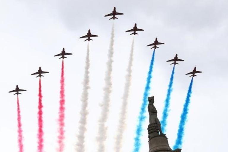 70.000 người mừng sinh nhật 100 tuổi của Không quân Hoàng gia Anh