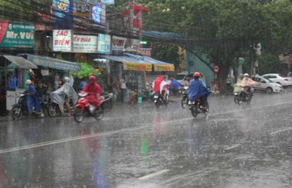 Vùng áp thấp tiếp tục mạnh lên, mưa dông diễn ra trên cả nước