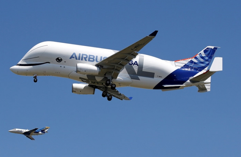 Máy bay "khủng" Airbus Beluga XL cất cánh bay thử tại Pháp
