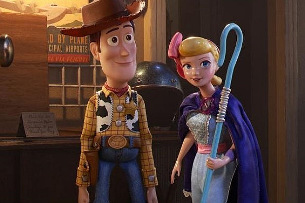 toy story 4 tiep tuc khuynh dao phong ve bac my disney kiem bon nho top 4 bom tan