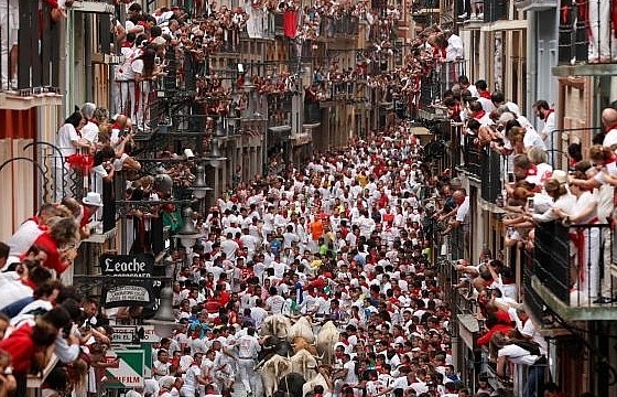 Chạy với bò tót - Lễ hội thời Trung cổ vẫn hút du khách tới Tây Ban Nha