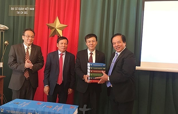 Ra mắt bộ Đại từ điển giáo khoa Séc - Việt hoàn chỉnh