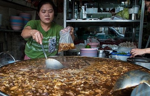 Thái Lan: Quán ăn hút khách với món bò hầm liên tục trong 45 năm