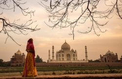 Bất chấp khủng hoảng Covid-19, Ấn Độ vẫn mở lại đền Taj Mahal