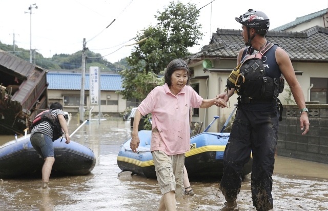 Nhật Bản cảnh báo khẩn cấp cao nhất về tình hình mưa lũ tại miền Trung