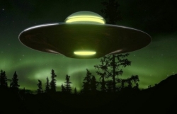 Cựu sĩ quan tình báo Mỹ tuyên bố gây chú ý về mối nguy hại của UFO đối với loài người