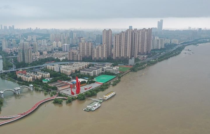 Hình ảnh lũ lụt ở Trung Quốc: Sông Trường Giang tiếp tục dâng cao, vượt mức báo động, vẫn lo ngại vỡ đập Tam Hiệp