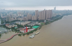 Hình ảnh lũ lụt ở Trung Quốc: Sông Trường Giang tiếp tục dâng cao, vượt mức báo động, vẫn lo ngại vỡ đập Tam Hiệp