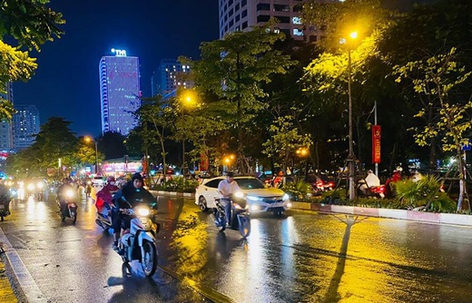 Dự báo thời tiết đêm nay và ngày mai (15-16/7): Chiều tối mưa rào và dông vài nơi; Thanh Hóa - Thừa Thiên Huế có nơi 39 độ C