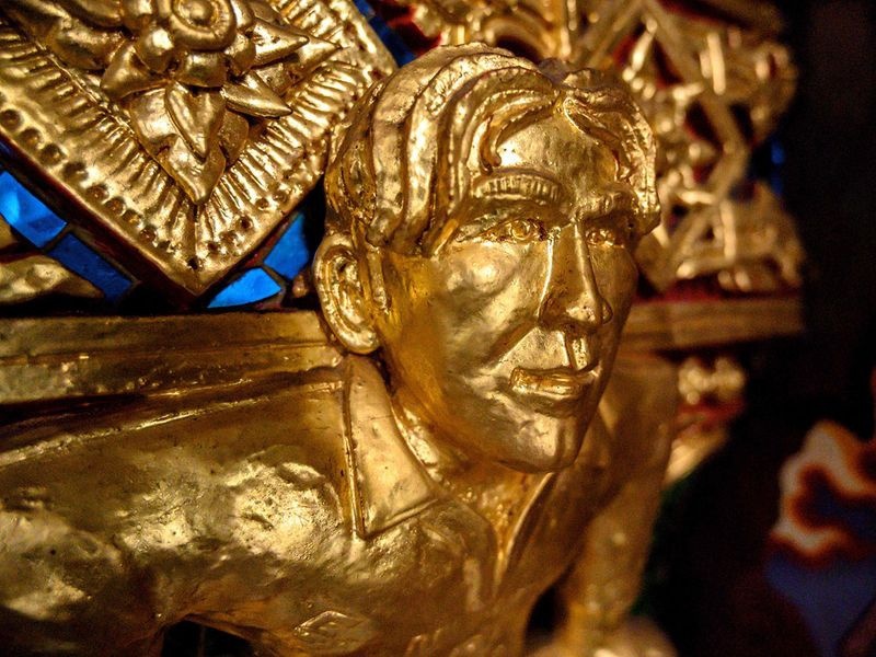 Thái Lan: Ngôi chùa kỳ lạ với tượng David Beckham đặt dưới bệ thờ