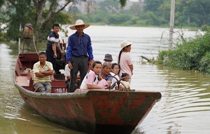 Trung Quốc: Lũ dâng cao, dân làng đổ xô đi sơ tán ở tỉnh Giang Tây