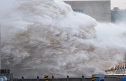 Trung Quốc: Lũ sông Dương Tử đổ bộ, mực nước hồ chứa đập Tam Hiệp dâng cao kỷ lục