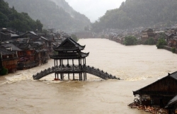 Lũ lụt ở Trung Quốc: Những di tích, danh thắng hàng trăm năm tuổi ngụp lặn trong nước lũ