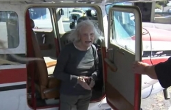 Mỹ: Phá 2 kỷ lục thế giới, cụ bà dạy lái máy bay ở tuổi... 99