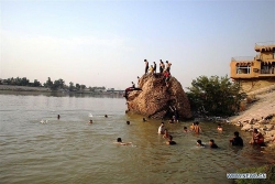 Iraq: Nắng nóng gần 52 độ C, dân Baghdad không dám ra ngoài đường
