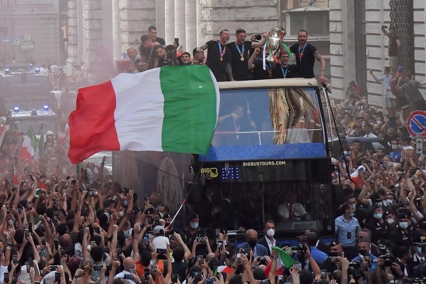 Lá quốc kỳ Italia được phất lên trong niềm tự hào lớn. (Nguồn: Twitter)
