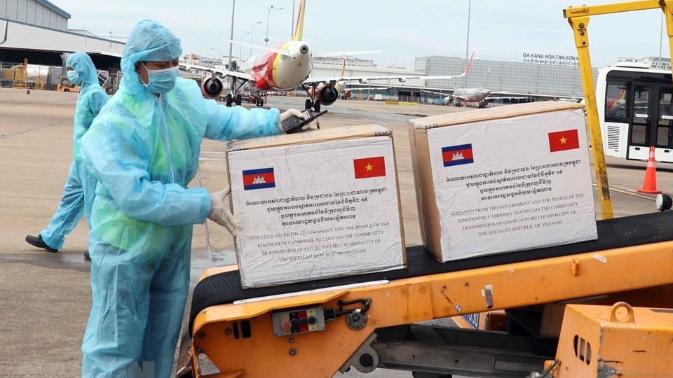 Covid-19: Lô hàng do Campuchia hỗ trợ Việt Nam chống dịch đã về đến TP. Hồ Chí Minh