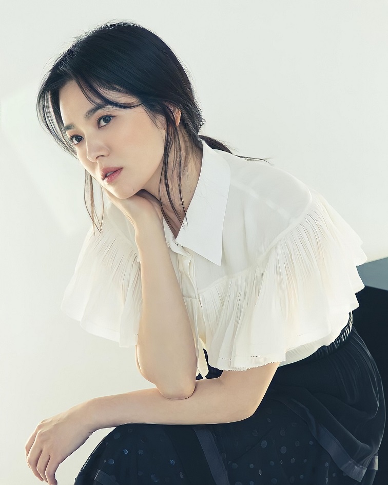 Bí quyết chọn trang phục giúp Song Hye Kyo trẻ đẹp hơn tuổi