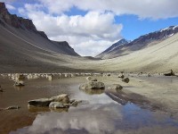 Hồ nước duy nhất hành tinh không thể đóng băng dù trời lạnh -50 độ C