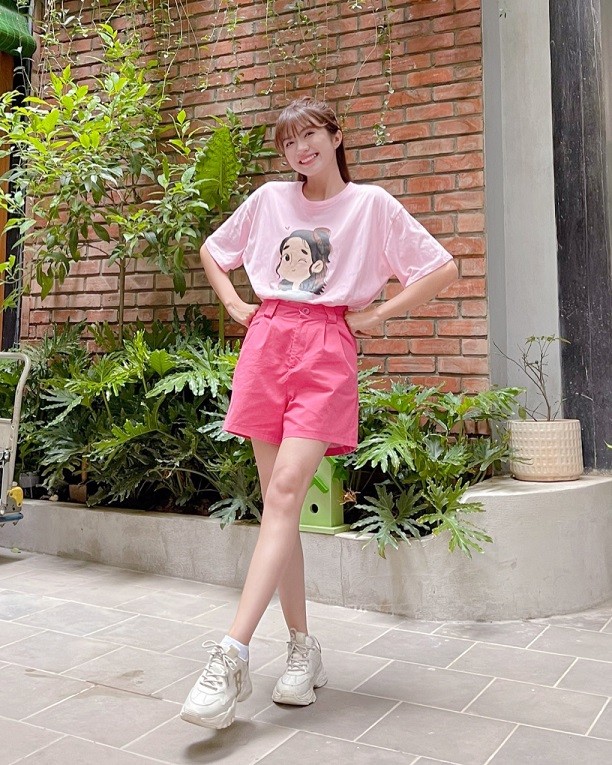 Thương ngày nắng về: Thời trang sinh viên của cô út Vân Vân