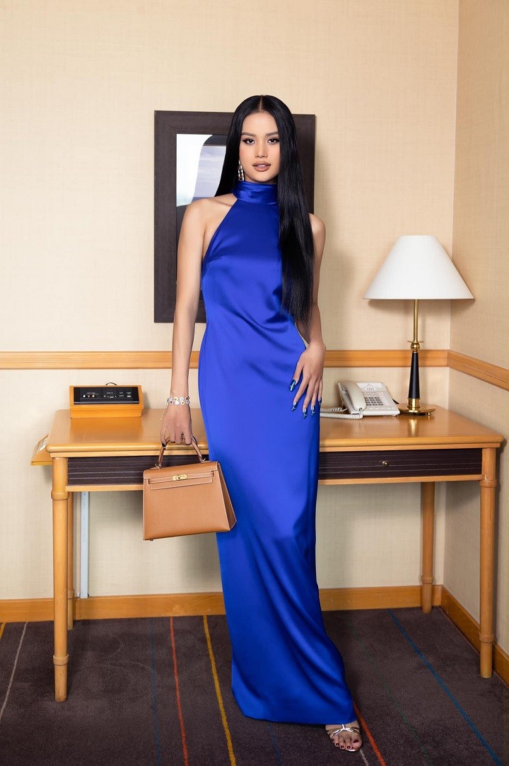 Trong suốt quá trình tham gia Hoa hậu Hoàn vũ Việt Nam 2022, Hương Ly thể hiện sự đầu tư bài bản cho phong cách thời trang bằng nhiều outfit thanh lịch, hiện đại.