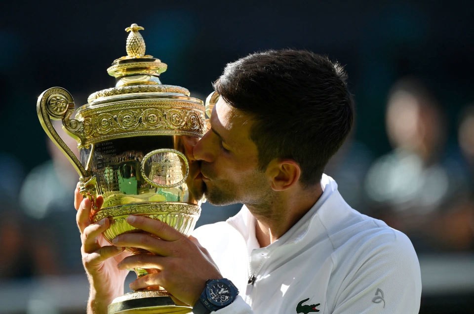 Đây là năm thứ 4 liên tiếp Djokovic đăng quang Wimbledon, nâng tổng số Grand Slam giành được lên 21. Djokovic chỉ còn kém kình địch Nadal một danh hiệu Grand Slam.