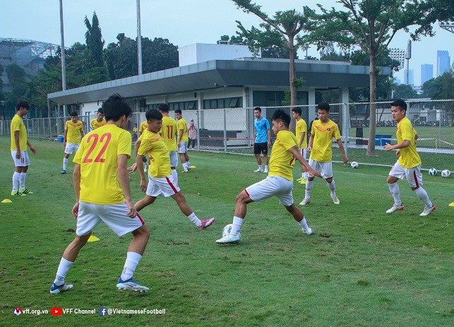 HLV Malaysialo khi các học trò chỉ có 1 ngày nghỉ trước trận với U19 Việt Nam