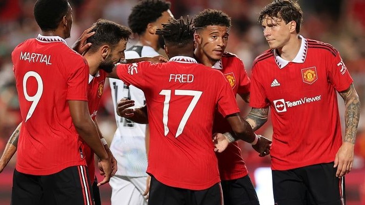 Man Utd: Trận thắng đầu của HLV ten Hag; Barca nhờ trả lương De Jong; PSG không chắc mua Ronaldo