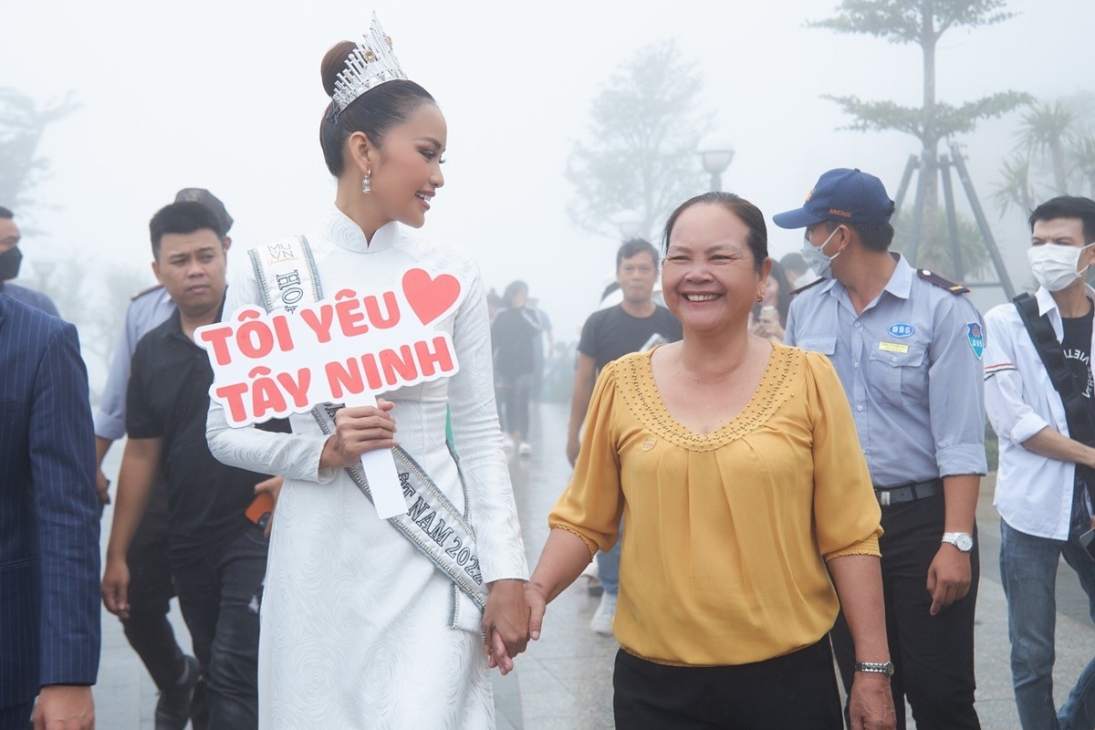 Quê nhà Tây Ninh chào đón Hoa hậu Ngọc Châu